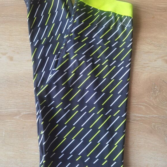Nike Dri-Fit Leggings Size Medium - Picture 5 of 5